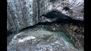 131125124320_caters_ice_caves_13